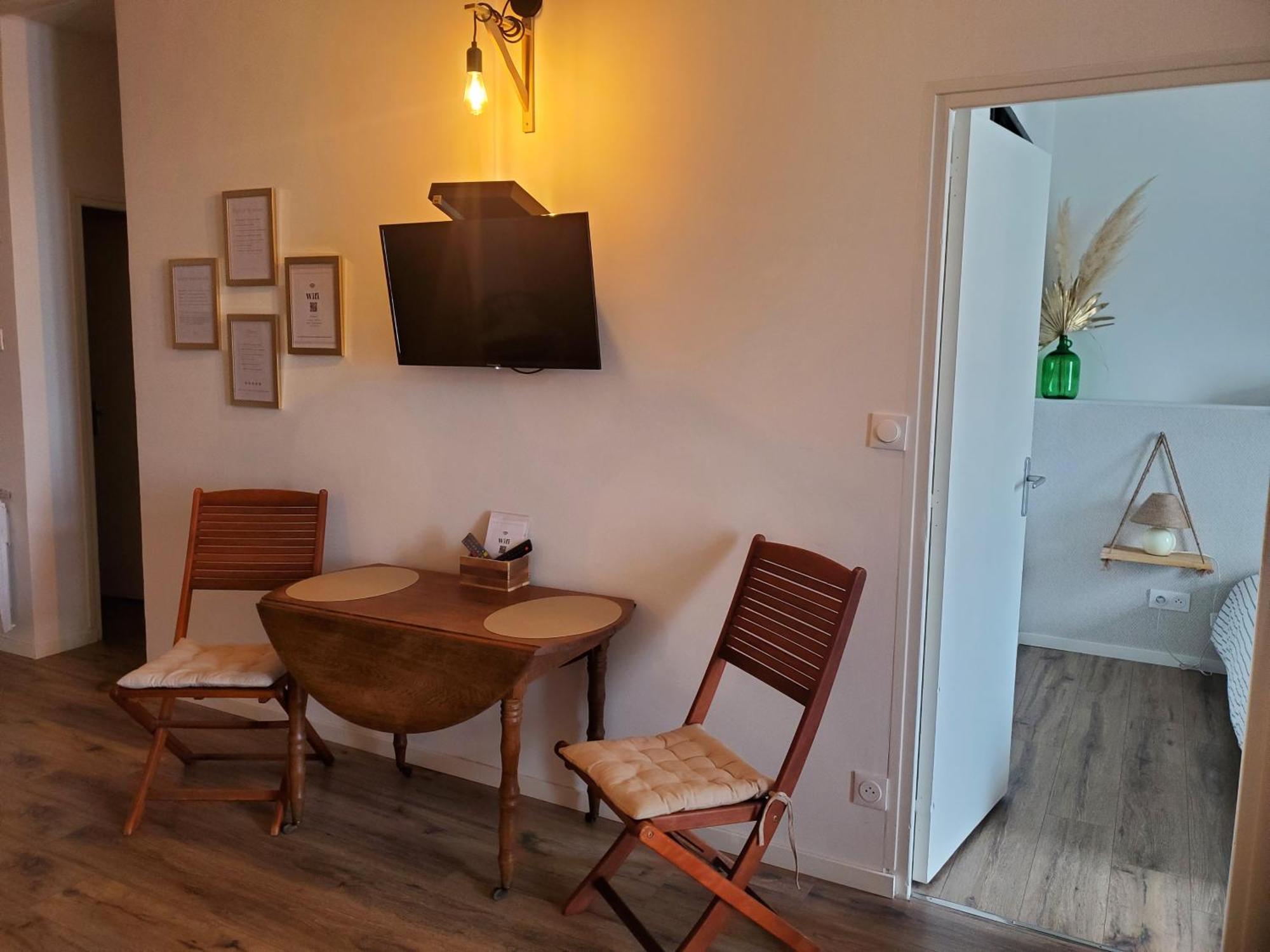 Le Rive-Gauche appartement tout équipé, 2 chambres à 2 pas de la gare -- WiFi - TV connectée Châlons-en-Champagne Exterior foto